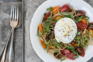 Spaghetti mit Cherrytomaten und Burrata