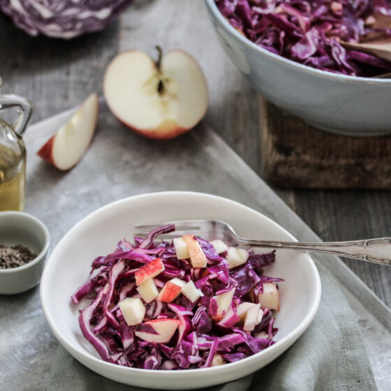 Rotkabis mit Äpfeln Salatrezept