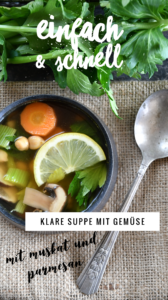 Klare Suppe Brühe Bouillon mit Gemüse Rezept