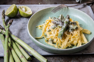 Tagliatelle mit Spargeln und Limetten Sahnesauce Rezept