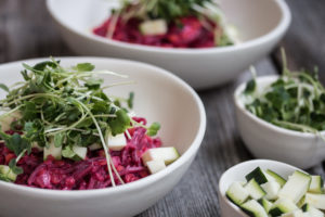Linsensalat mit Randen und Ziegenfrischkäse