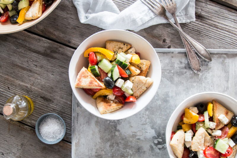 Griechischer Salat mit Pitabrot Rezept