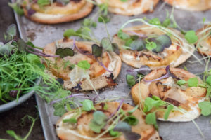 Flammkuchen mit Apfel und Gorgonzola Rezept