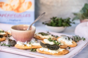 Ziegenfrischkäse und Honig