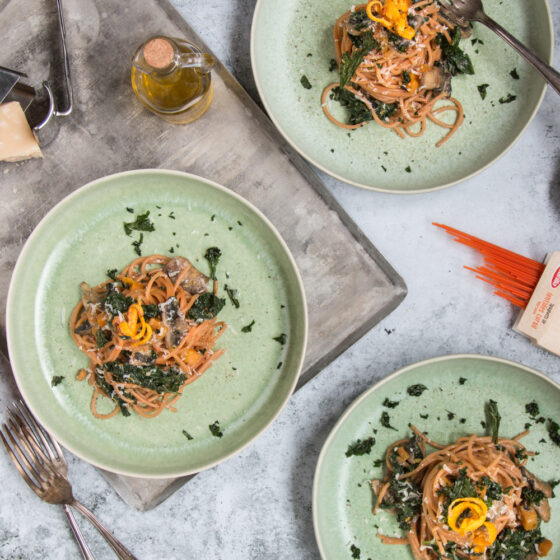 Spaghetti mit Federkohl und Kürbis