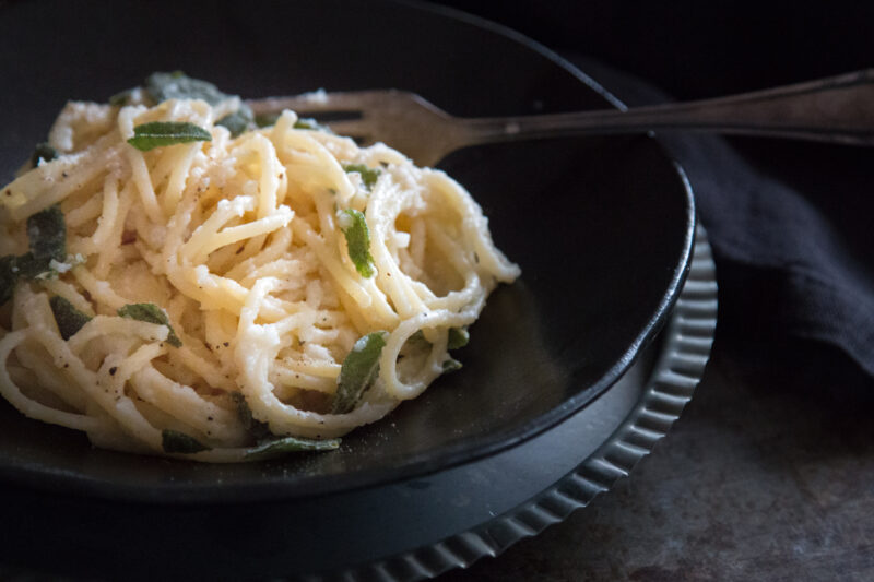 Pasta an Blumenkohlsauce