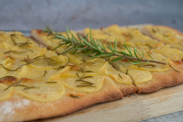 Weisse Pizza Mit Kartoffeln Rezept Loumalou