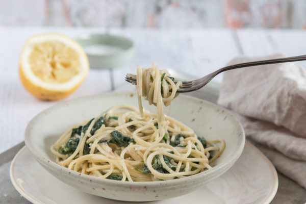 Zitronenspaghetti mit Spinat