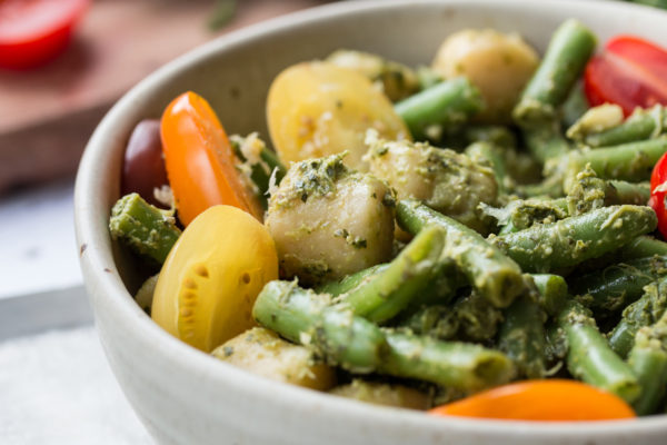 Gnocchi Salat mit grünen Bohnen und Pesto