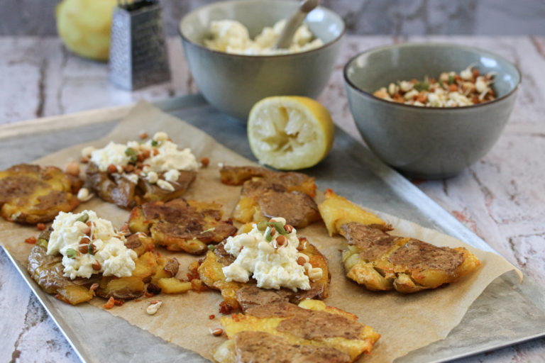 Schnelle Smashed Potatoes mit Fetacreme - LouMalou.ch