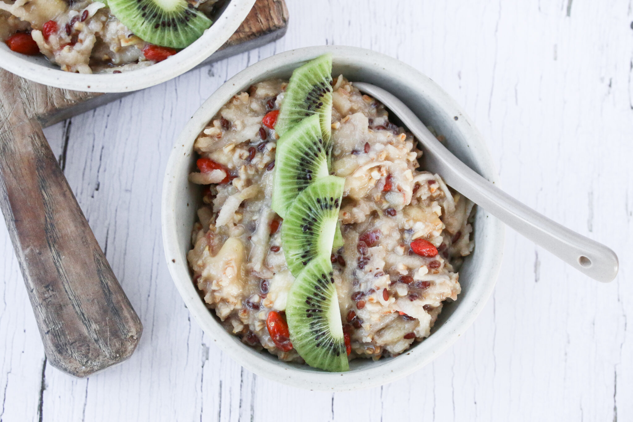 Gesundes Frühstück: Hafergrütze mit Früchten / LouMalou.ch