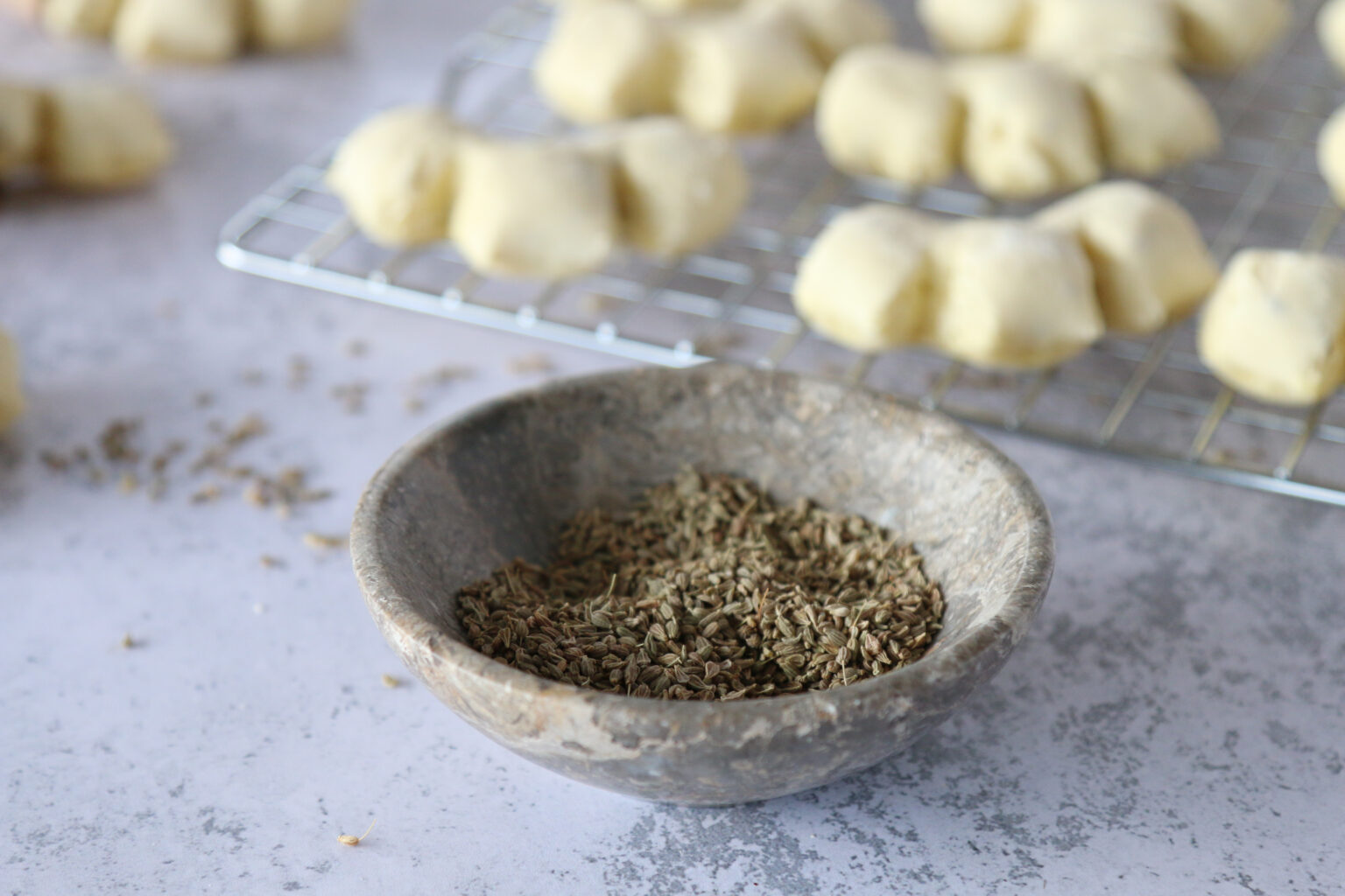 Chräbeli Rezept - Der beliebte Weihnachtsklassiker / LouMalou.ch