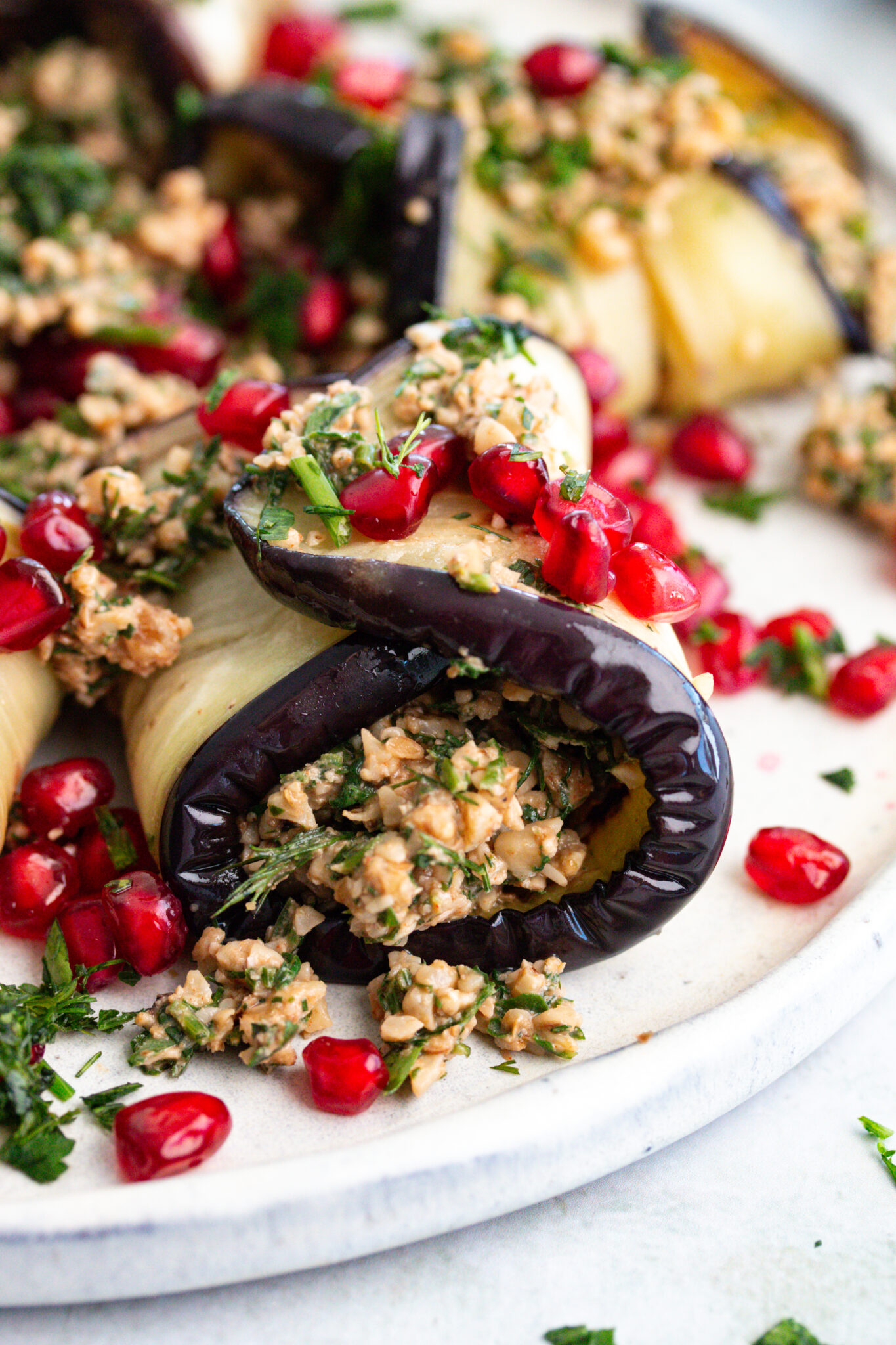 Auberginenröllchen mit Walnusspaste / LouMalou.ch Auberginenröllchen mit Walnusspaste / LouMalou.ch