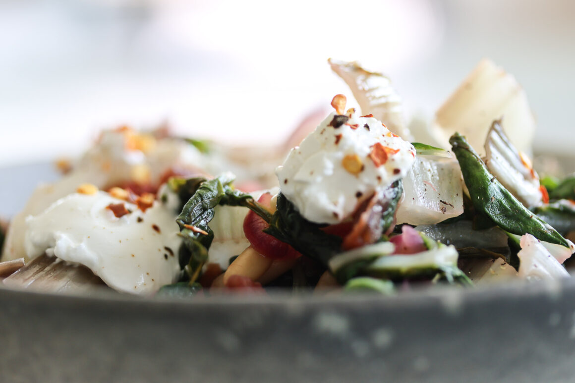Mangoldsalat mit Erdbeeren und Ziegenfrischkäse - Rezept auf LouMalou.ch - Sommersalat - einfache Rezepte